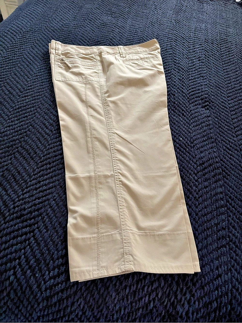 Ann Taylor Signature Fit capris size 10